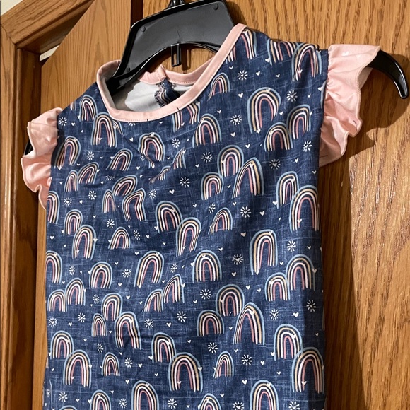 🌈 Rainbow Pet Ruffle Shirt - Picture 4 of 7